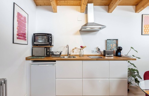 Valdelaguna Apartment | Apartment 'Apto Rural La Buganvilla' with Mountain Views, Wi-Fi and Air Conditioning