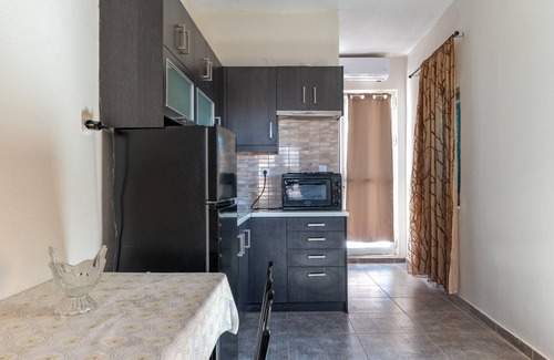 Salamis Apartment | Apartment 'Artemis' with Sea View, Wi-Fi and Air Conditioning