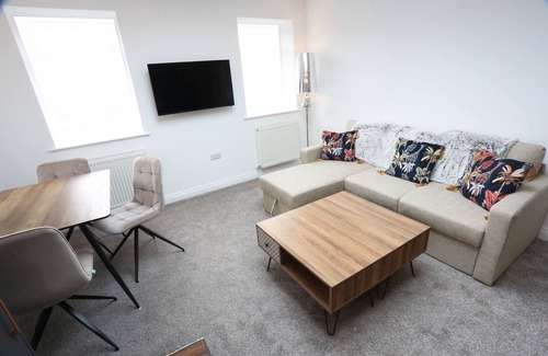 Kirkheaton Apartment | Apartment at Hotl Aparts at Deal House