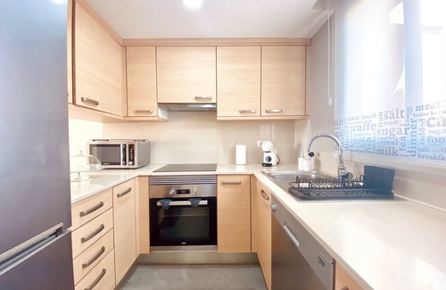 Miami Platja Apartment | Apartment 'Atico Solarium La Cala' with Sea View, Wi-Fi and Air Conditioning