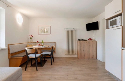Laives Apartment | Apartment 'Auelehof Marlene' with Mountain View, Wi-Fi and Air Conditioning