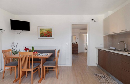 Laives Apartment | Apartment 'Auelehof Matilde' with Mountain View, Wi-Fi and Air Conditioning