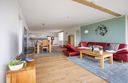Wangen im Allgaeu Apartment | Apartment 'Auf Dem Haldershof Og' with Mountain View, Private Terrace and Wi-Fi