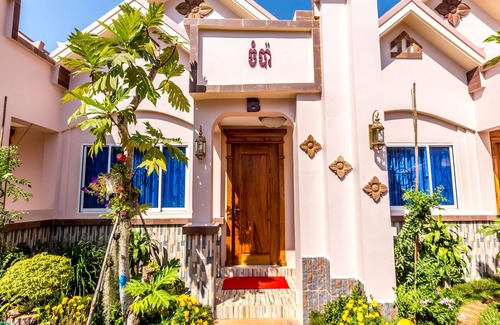 Sangkat Sla Kram Apartment | Apartment B with Swimming Pool - Champa Flower