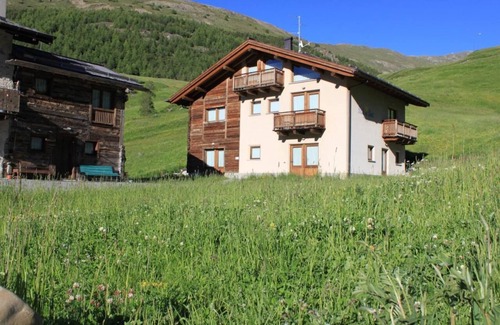 Trepalle Apartment | Apartment "Bait del Pont 55" with Mountain View, Wi-Fi, Balcony & Garden