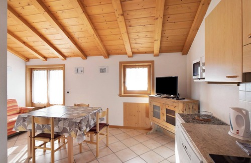 Trepalle Apartment | Apartment "Bait del Pont 50" with Mountain View, Wi-Fi & Garden