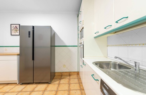 Torremolinos City Centre Apartment | Apartment "Barbarela Centro" with Balcony & Wi-Fi