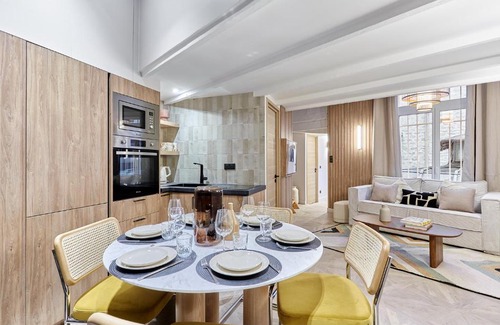 17th Arrondissement Apartment | Apartment Batignolle Montmartre by Studio prestige