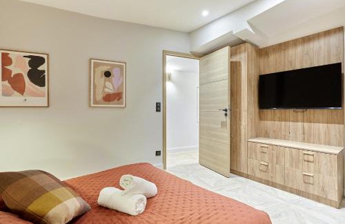 17th Arrondissement Apartment | Apartment Batignolle Montmartre by Studio prestige