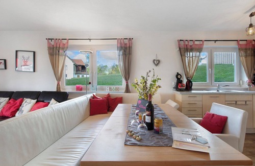 Hoechenschwand Apartment | Apartment 'Bäumchen' with Mountain View, Shared Terrace and Wi-Fi