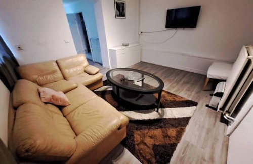 Vaux-sous-Chevremont Apartment | Apartment bedroom and living room