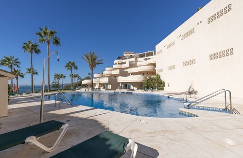 Buenas Noches Apartment | Apartment "Bermuda Beach 1" with Sea View, Shared Pool & Wi-Fi