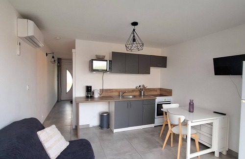 Poussan Apartment | Apartment between land and sea, cosy and comfortable accommodation.