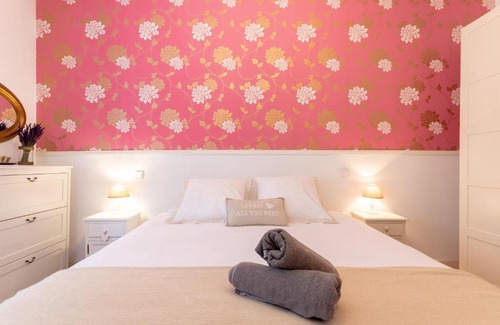 Uribarri Apartment | Apartment between Old Town & Guggenheim! Private Parking