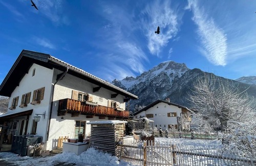 Mittenwald Apartment | Apartment 'Bienennest' with Mountain View, Balcony and Wi-Fi