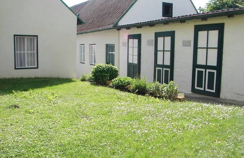 Kritzendorf Apartment | Apartment 'Bioweingut Hauerhof 99 - 2' with Shared Terrace, Wi-Fi and Air Conditioning