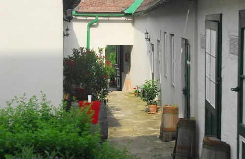 Kritzendorf Apartment | Apartment 'Bioweingut Hauerhof 99 - 4' with Shared Terrace, Wi-Fi and Air Conditioning