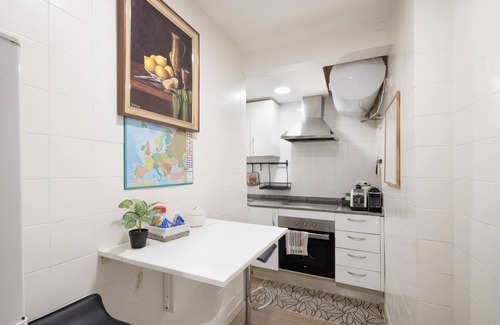 El Coll Apartment | Apartment "Bonito Piso Cerca de Park Guell" with Wi-Fi & A/C