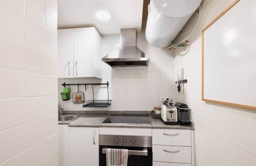El Coll Apartment | Apartment "Bonito Piso Cerca de Park Guell" with Wi-Fi & A/C