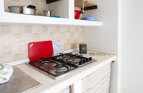 Giurdignano Apartment | Apartment 'Borgo Borgia - Casa Del Legnaiolo' with Shared Pool, Wi-Fi and Air Conditioning
