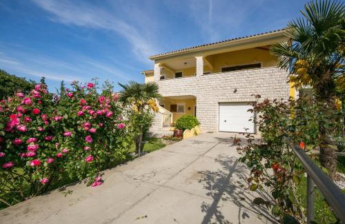 Kapelica Apartment | Apartment Bratti