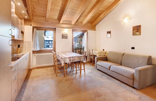 Isolaccia Apartment | Apartment "Bucaneve" with Mountain View, Private Terrace and Wi-Fi