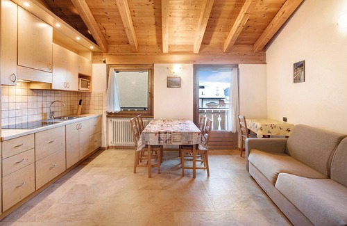 Isolaccia Apartment | Apartment "Bucaneve" with Mountain View, Private Terrace and Wi-Fi