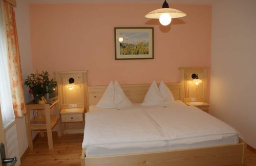 Nussdorf am Attersee Apartment | Apartment Buche - organic farm family Nußbaumer