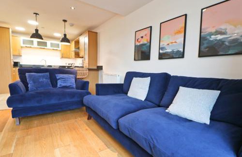 Treyarnon Apartment | APARTMENT BY THE BEACH, courtyard garden