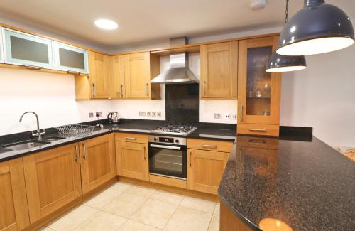 Treyarnon Apartment | APARTMENT BY THE BEACH, courtyard garden