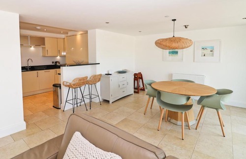 Treyarnon Apartment | APARTMENT BY THE BEACH The Foxcove