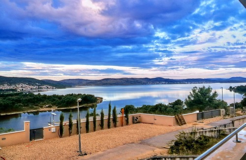 Bilice Apartment | Apartment by the Beach in Dalmatia
