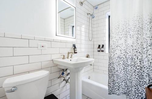 Rogers Park Apartment | Apartment by the lake