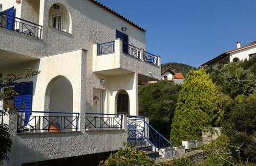 Marmari Apartment | apartment by the sea