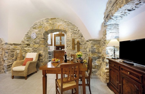 Diano San Pietro Apartment | Apartment 'Ca Dei Nonni' with Private Terrace and Wi-Fi