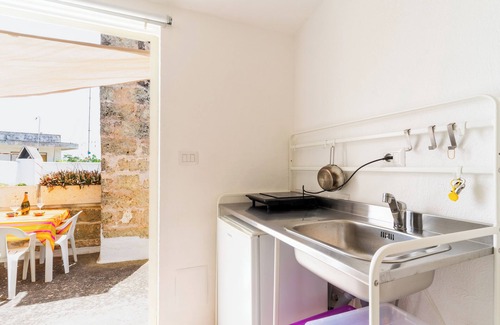 Ugento Apartment | Apartment 'Camera Con Vista' with Private Terrace, Wi-Fi and Air Conditioning
