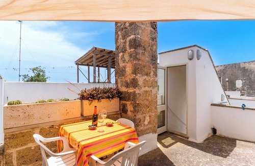 Ugento Apartment | Apartment 'Camera Con Vista' with Private Terrace, Wi-Fi and Air Conditioning