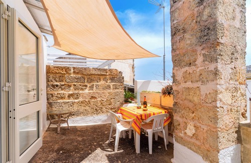 Ugento Apartment | Apartment 'Camera Con Vista' with Private Terrace, Wi-Fi and Air Conditioning