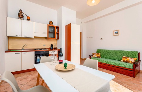 Piedimonte Etneo Apartment | Apartment 'Camia Etna House - Matrimoniale' with Sea View, Wi-Fi and Air Conditioning