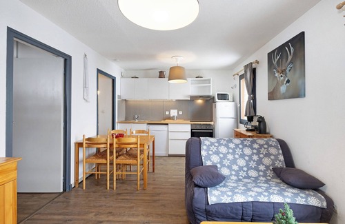 Les Angles Apartment | Apartment 'Capcir' with Mountain View, Shared Terrace and Wi-Fi