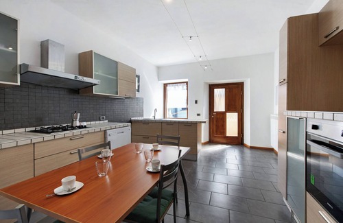 Solarolo Apartment | Apartment 'Cardo' with Balcony and Wi-Fi