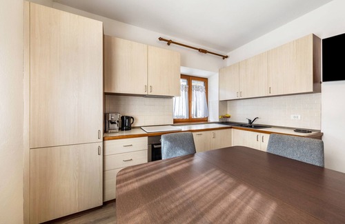 Auronzo di Cadore Apartment | Apartment 'Casa Da Rin Elena' with Mountain View, Private Garden and Wi-Fi