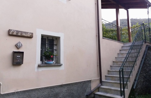 Carrodano Inferiore Apartment | Apartment 'Casa 6 Posti Letto' with Mountain View, Shared Garden and Balcony