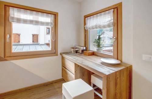 Isolaccia Apartment | Apartment "Casa Al Rin Ski Bike and Wellness" with Balcony & Wi-Fi
