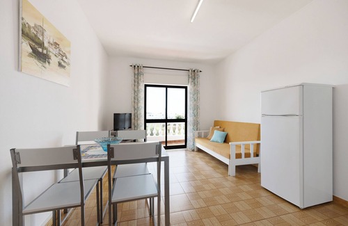 Funchal Apartment | Apartment 'Casa Atlântico nº2' close to the Sea with Shared Pool & Wi-Fi