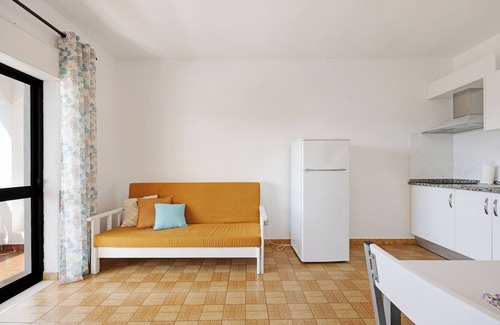Funchal Apartment | Apartment 'Casa Atlântico nº2' close to the Sea with Shared Pool & Wi-Fi