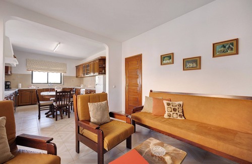 Funchal Apartment | Apartment 'Casa Atlântico nº3' close to the Sea with Shared Pool & Wi-Fi