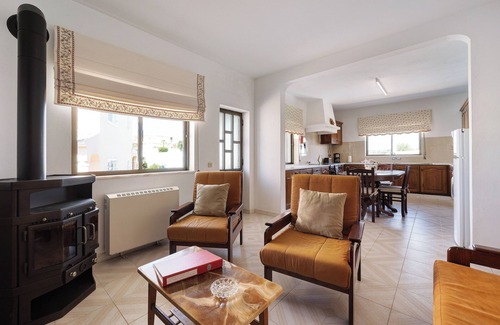 Funchal Apartment | Apartment 'Casa Atlântico nº3' close to the Sea with Shared Pool & Wi-Fi