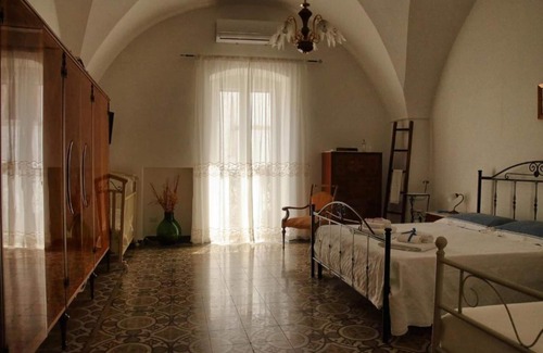 Old Town Cisternino Apartment | Apartment 'Casa Dei Nonni - Davide' with Balcony, Wi-Fi and Air Conditioning