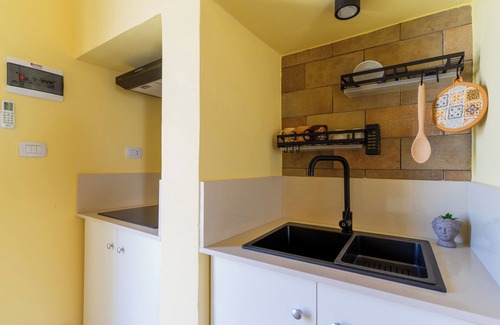Specchia Apartment | Apartment 'Casa Donna Sofia' with Private Terrace, Wi-Fi and Air Conditioning